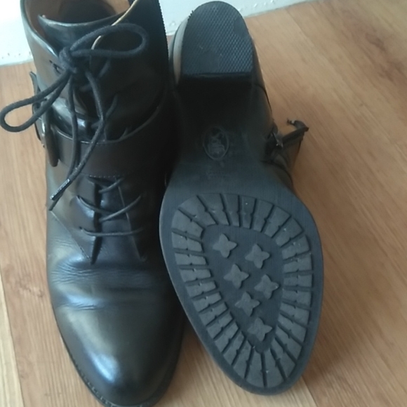 CLEARANCE! Sofft Genuine leather black high heeled boots - Picture 5 of 8